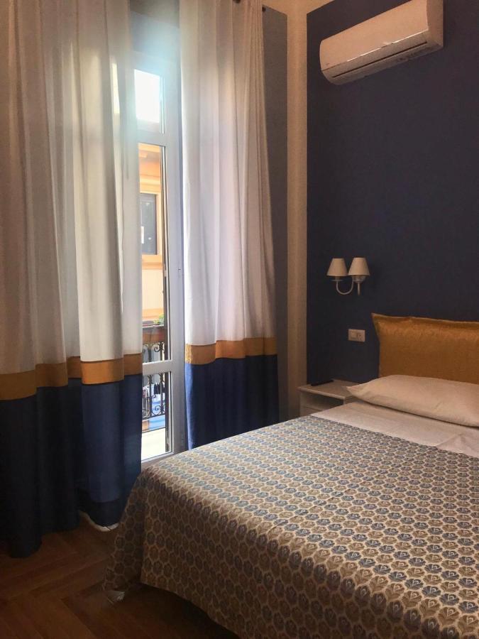 B&B I Due Teatri Neapel Exteriör bild