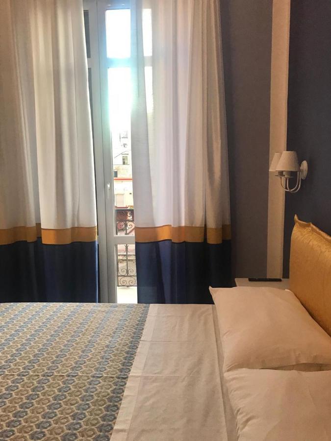 B&B I Due Teatri Neapel Exteriör bild