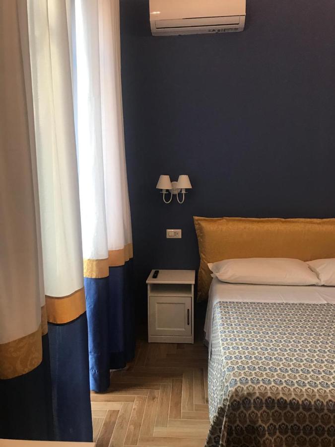 B&B I Due Teatri Neapel Exteriör bild