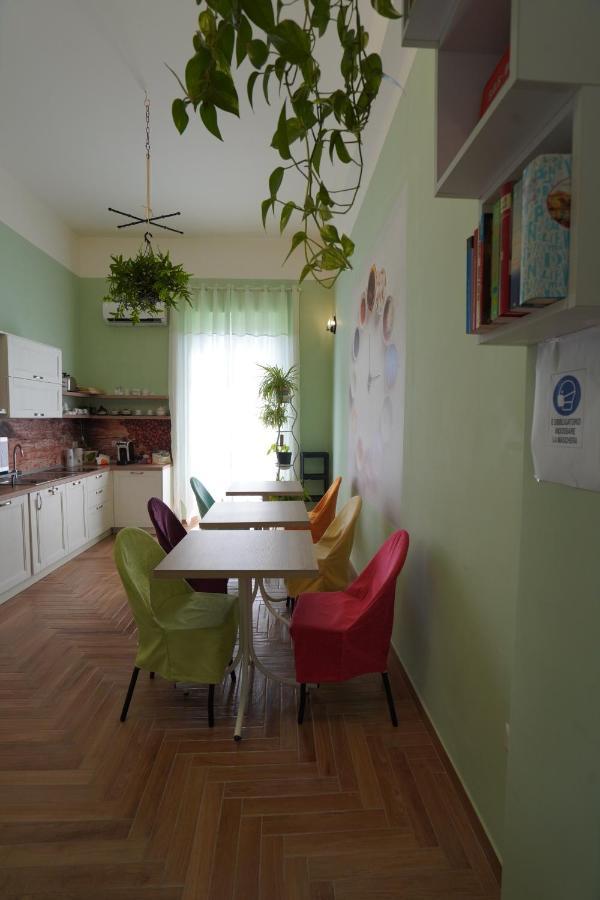 B&B I Due Teatri Neapel Exteriör bild