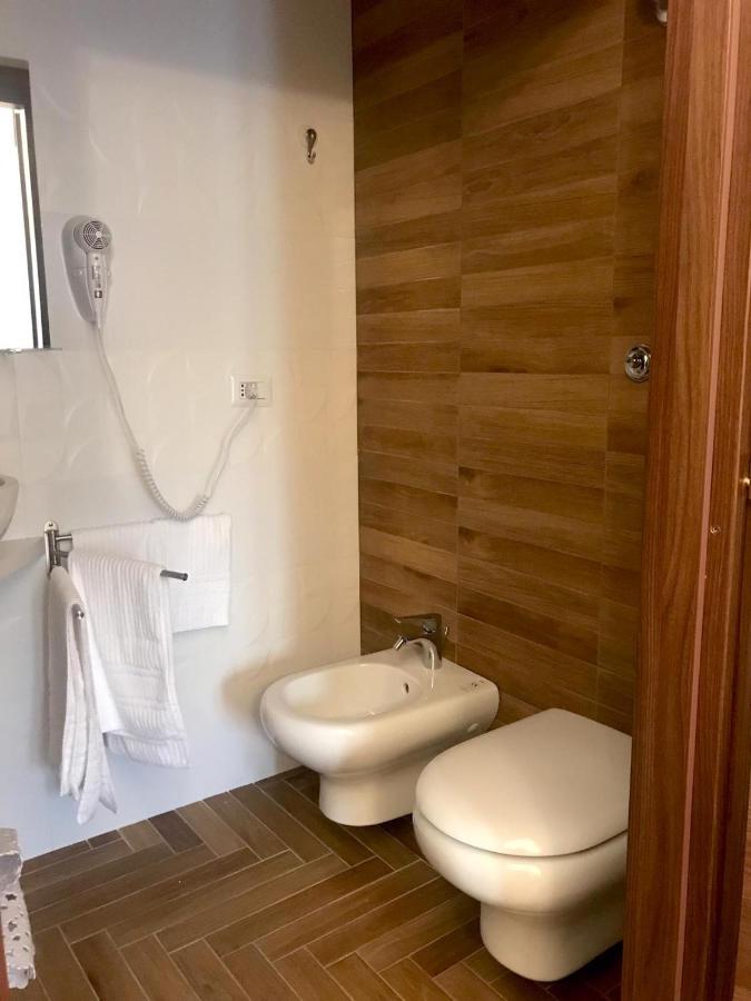 B&B I Due Teatri Neapel Exteriör bild