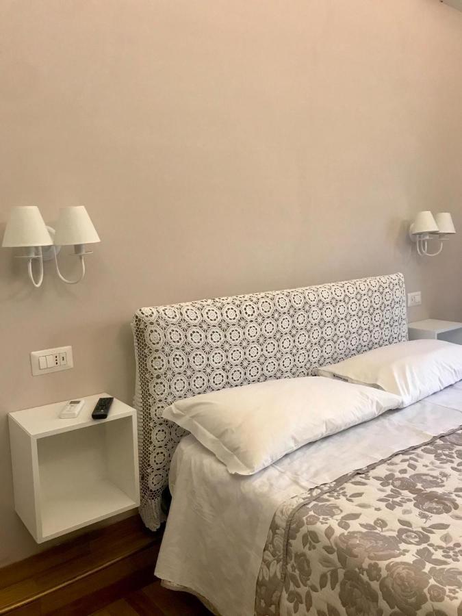 B&B I Due Teatri Neapel Exteriör bild